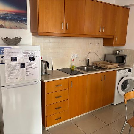 Vip Resort Apartment On Makenzie Beach Larnaca Exterior photo