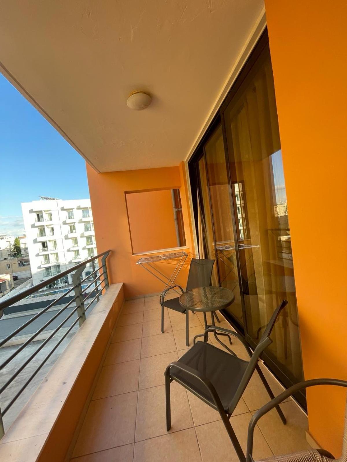 Vip Resort Apartment On Makenzie Beach Larnaca Exterior photo
