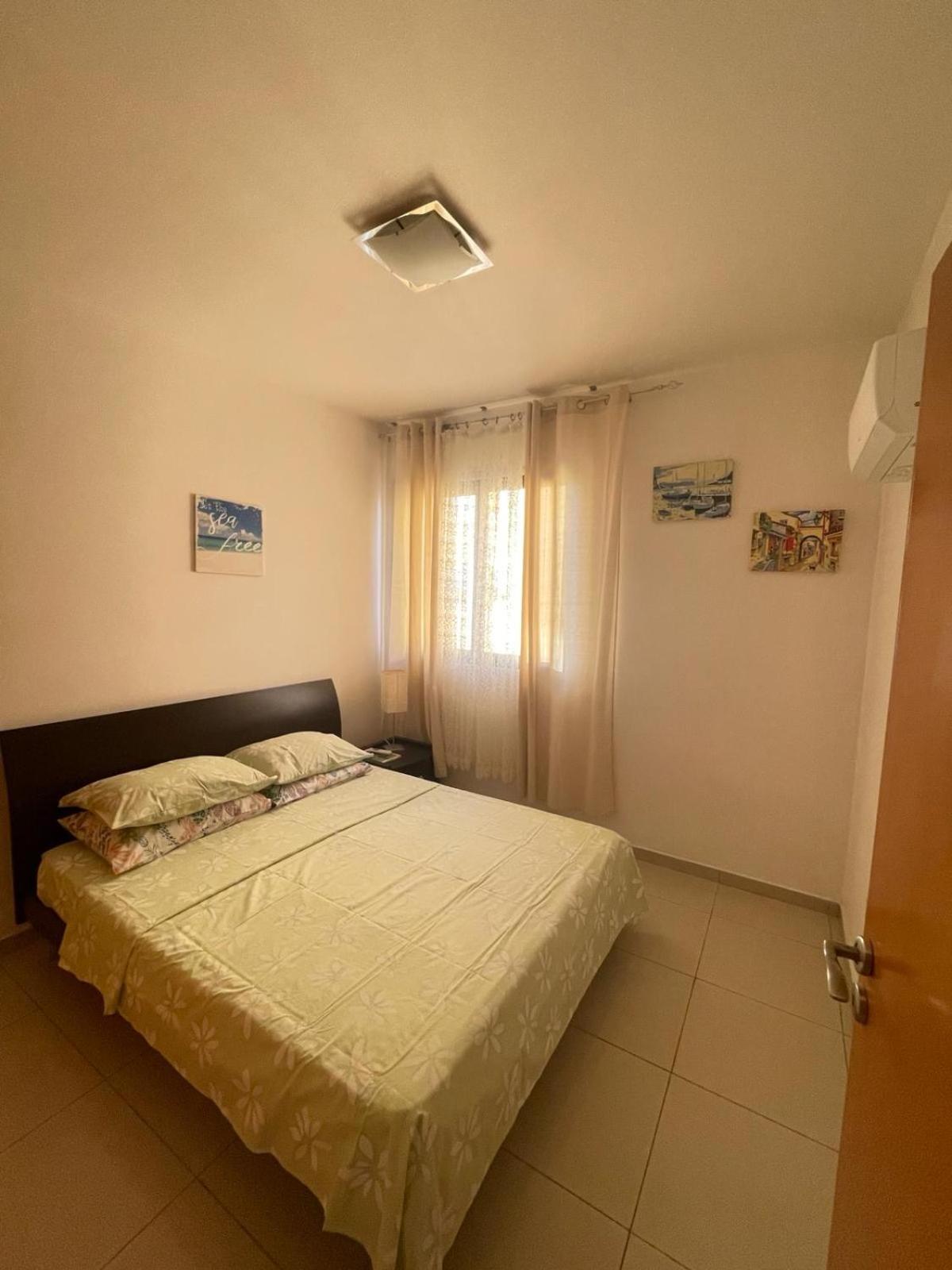 Vip Resort Apartment On Makenzie Beach Larnaca Exterior photo